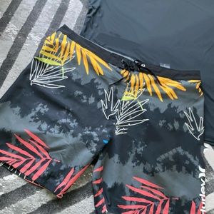 Hurley 40 size shorts n nike dry fit hurley tee